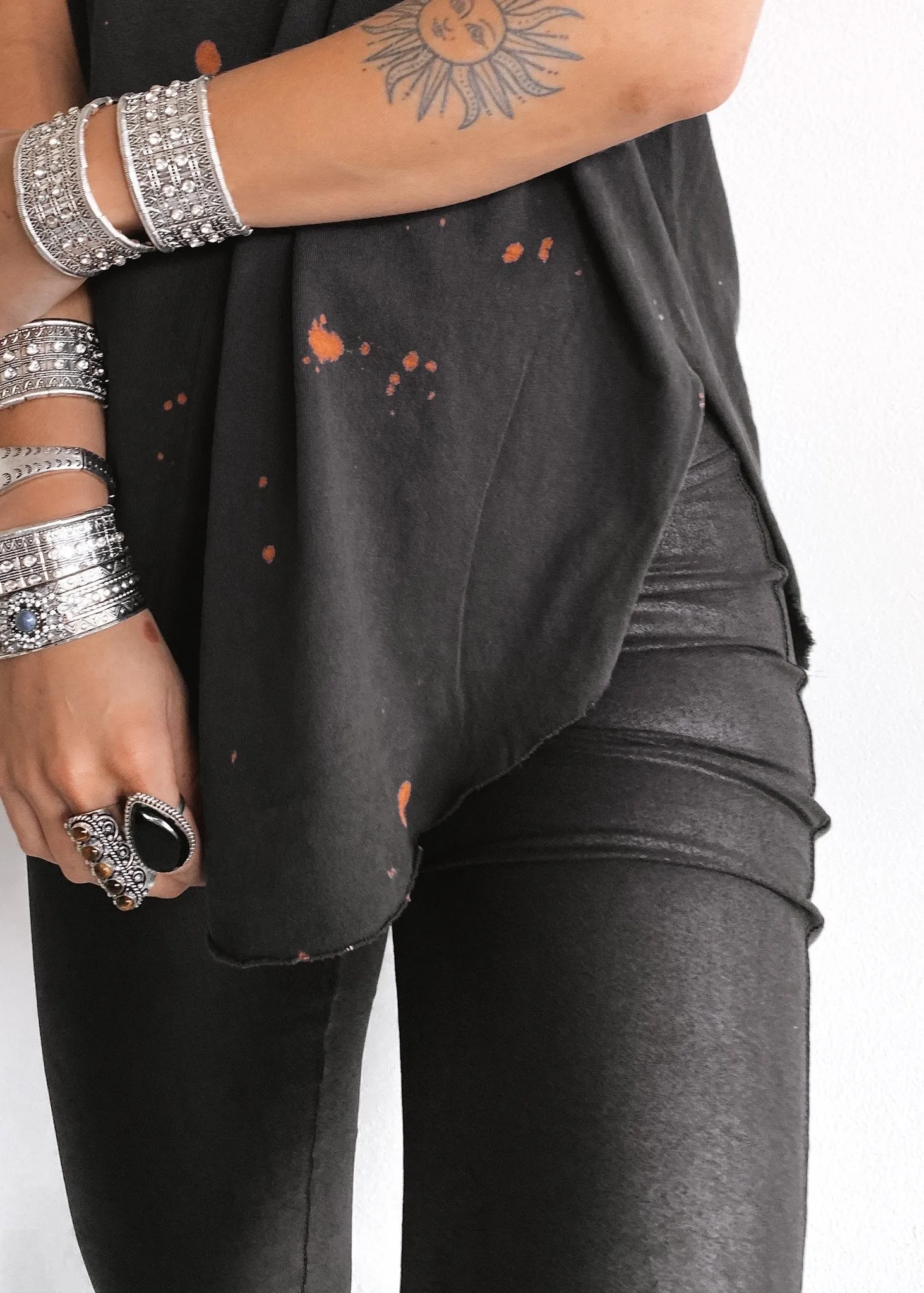 BEER DRINKIN' BABE BLEACHED OUT SIDE SLIT TEE
