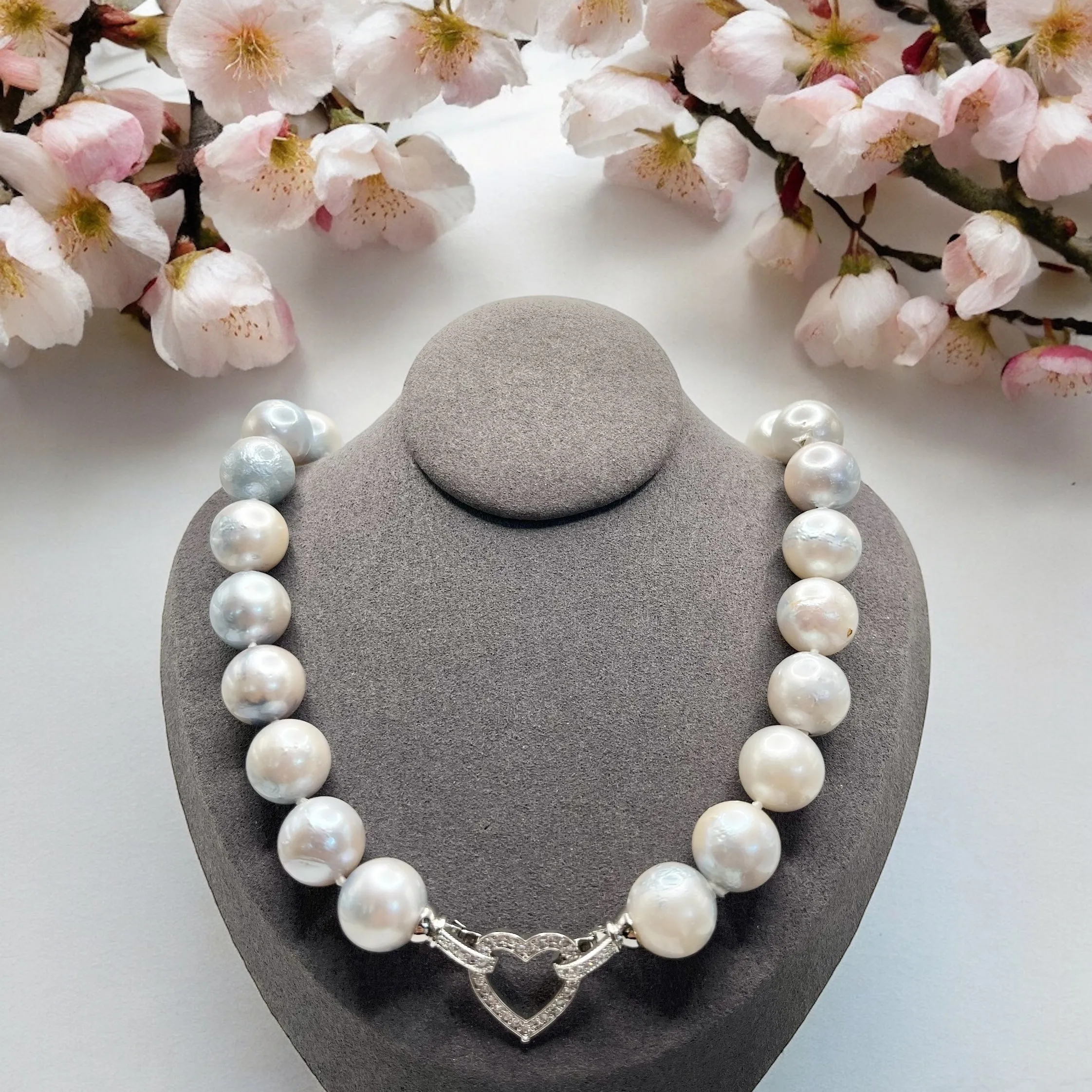 GRAY SOUTH SEA PEARL CHOKER