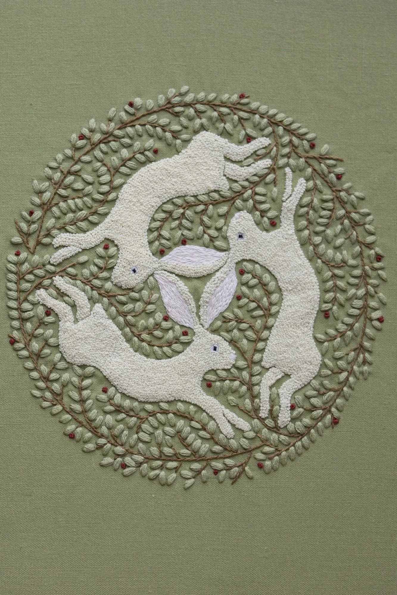 Handmade Three White Rabbits Embroidery Wall Art for small living room, Green Vines Pattern, Cotton Linen Round Frame Home Decor