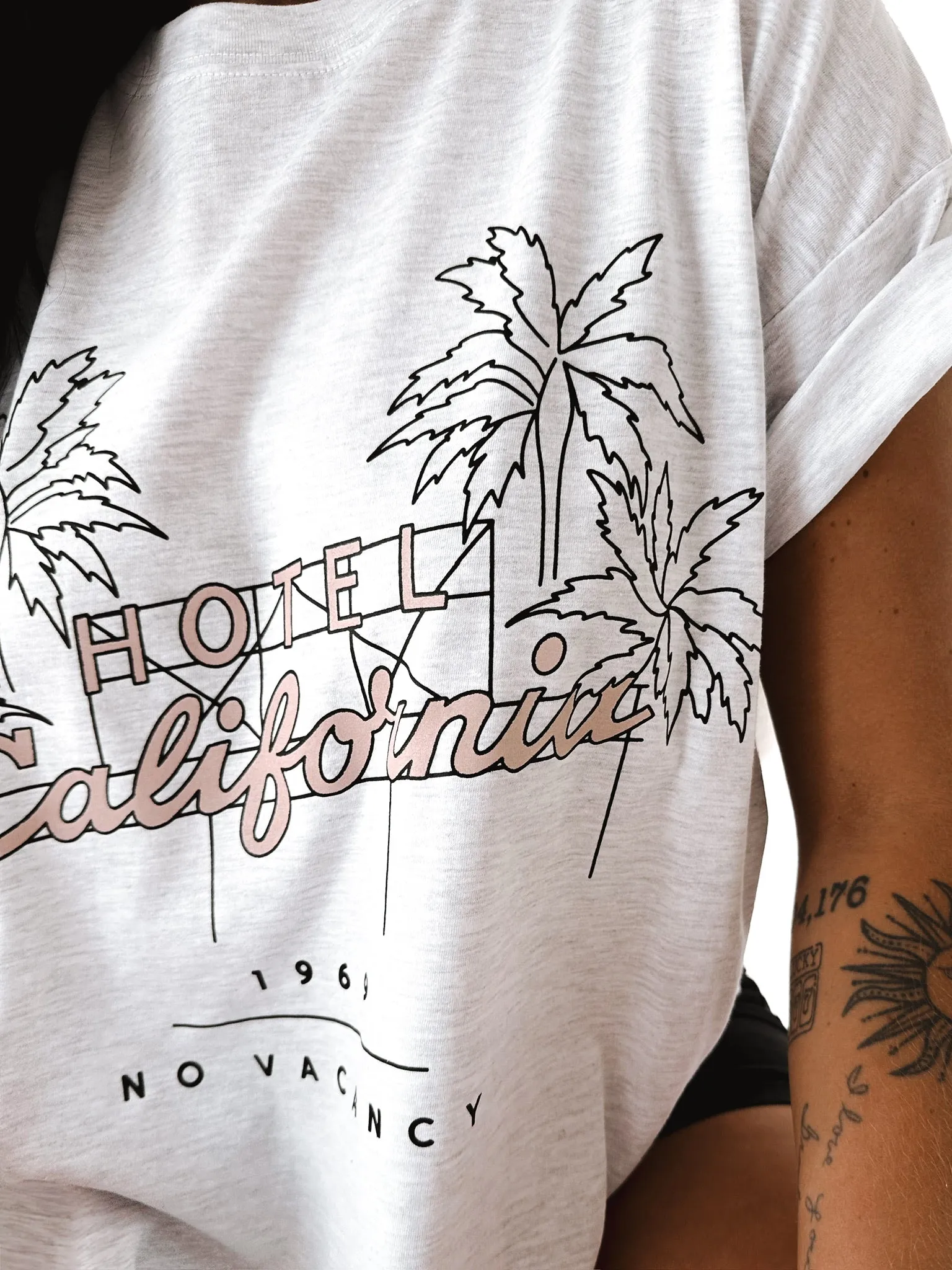 HOTEL CALIFORNIA SIDE SLIT TEE